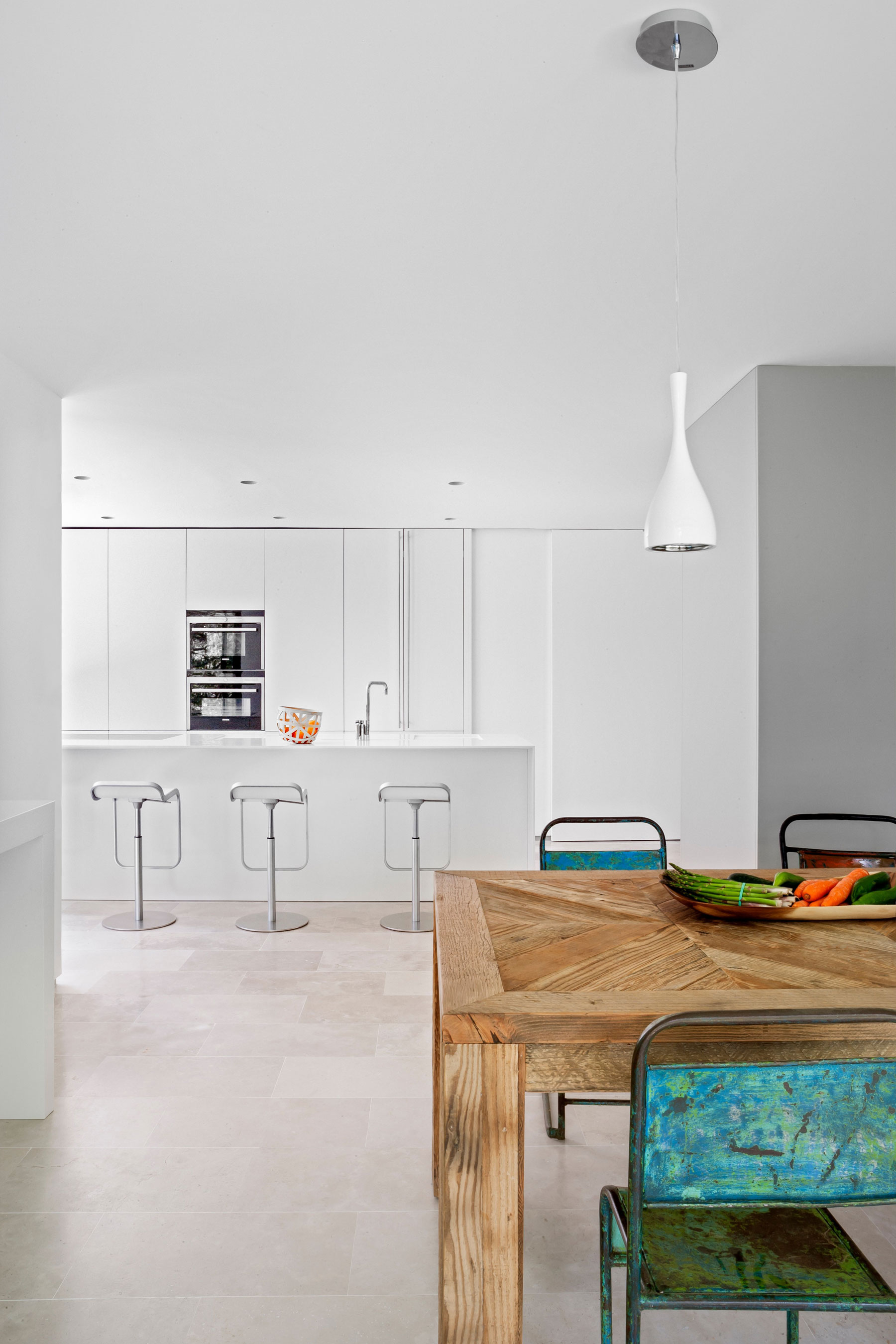 A Charming Modern Home Nestled in a Lush Landscape of Madrid, Spain by ÁBATON Arquitectura (23)