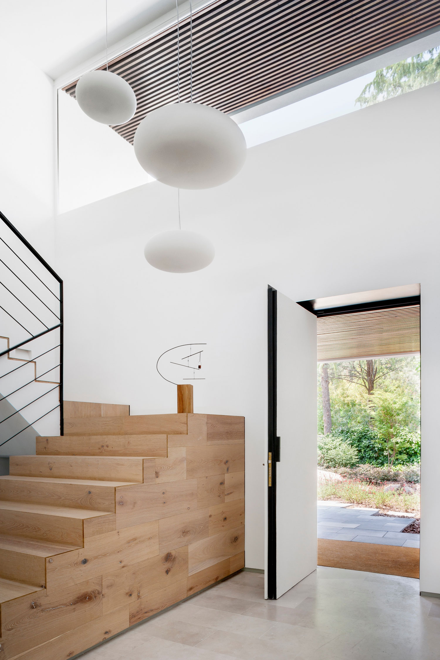 A Charming Modern Home Nestled in a Lush Landscape of Madrid, Spain by ÁBATON Arquitectura (24)