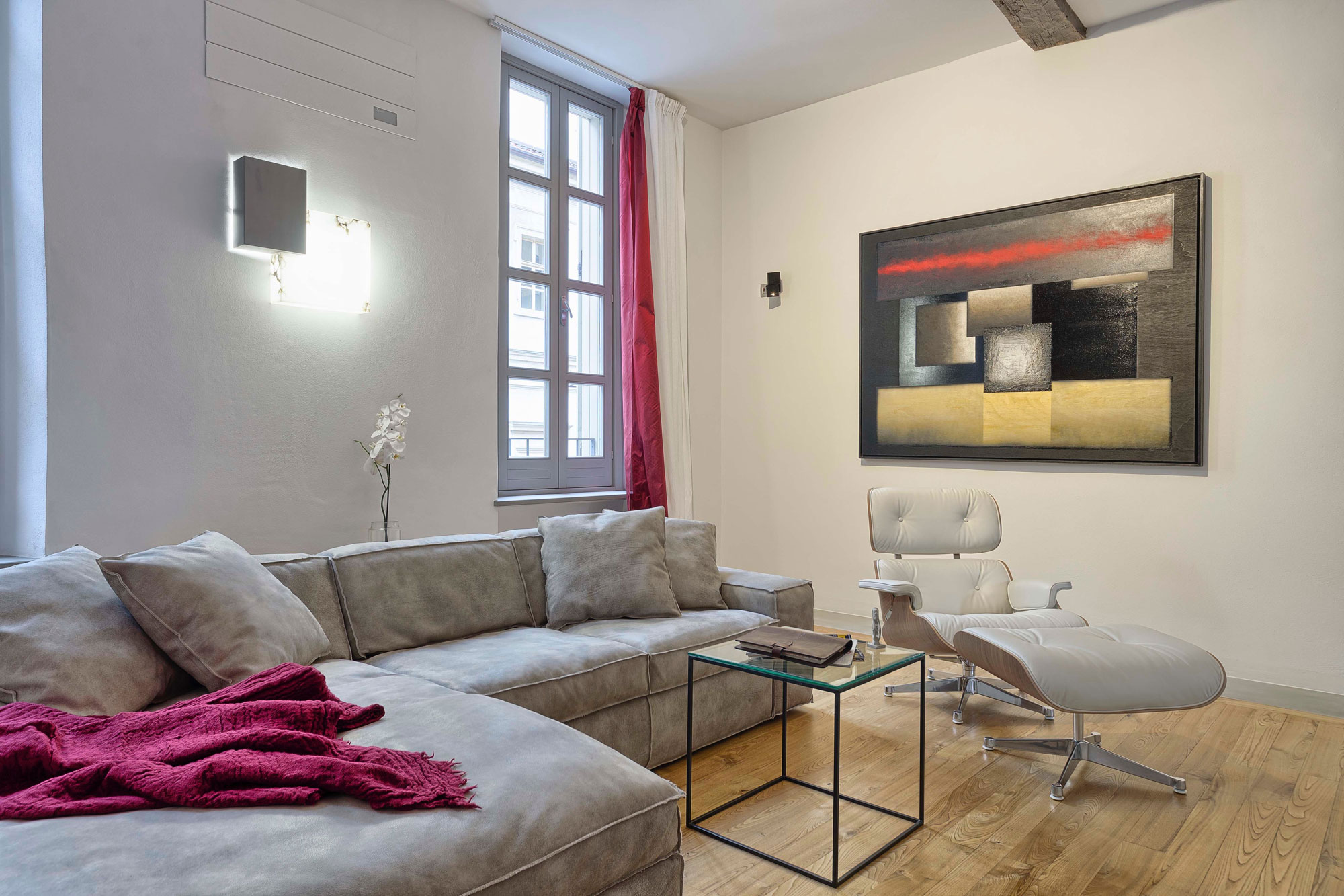 A Chic Contemporary Apartment with Red, Black and White Interiors in Turin, Italy by Archisbang (2)