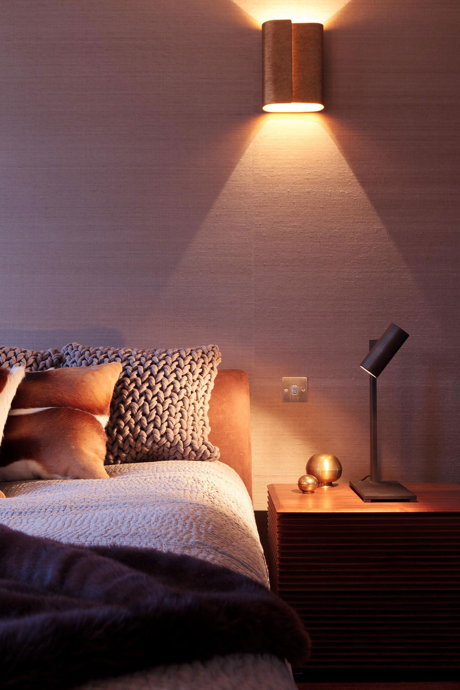 A Chic and Stylish Contemporary House in London, England by Staffan Tollgard Design Group (14)