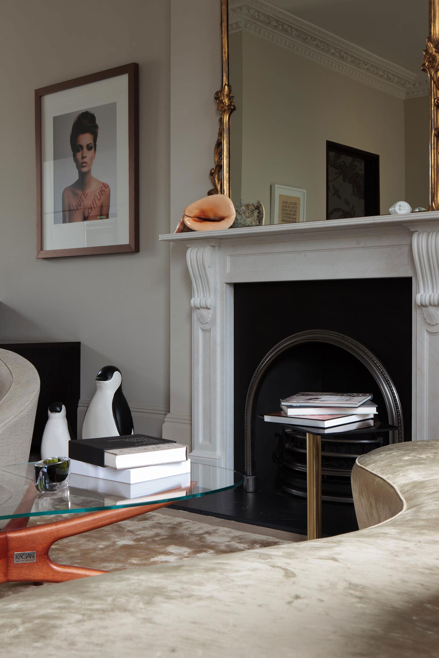A Chic and Stylish Contemporary House in London, England by Staffan Tollgard Design Group (2)