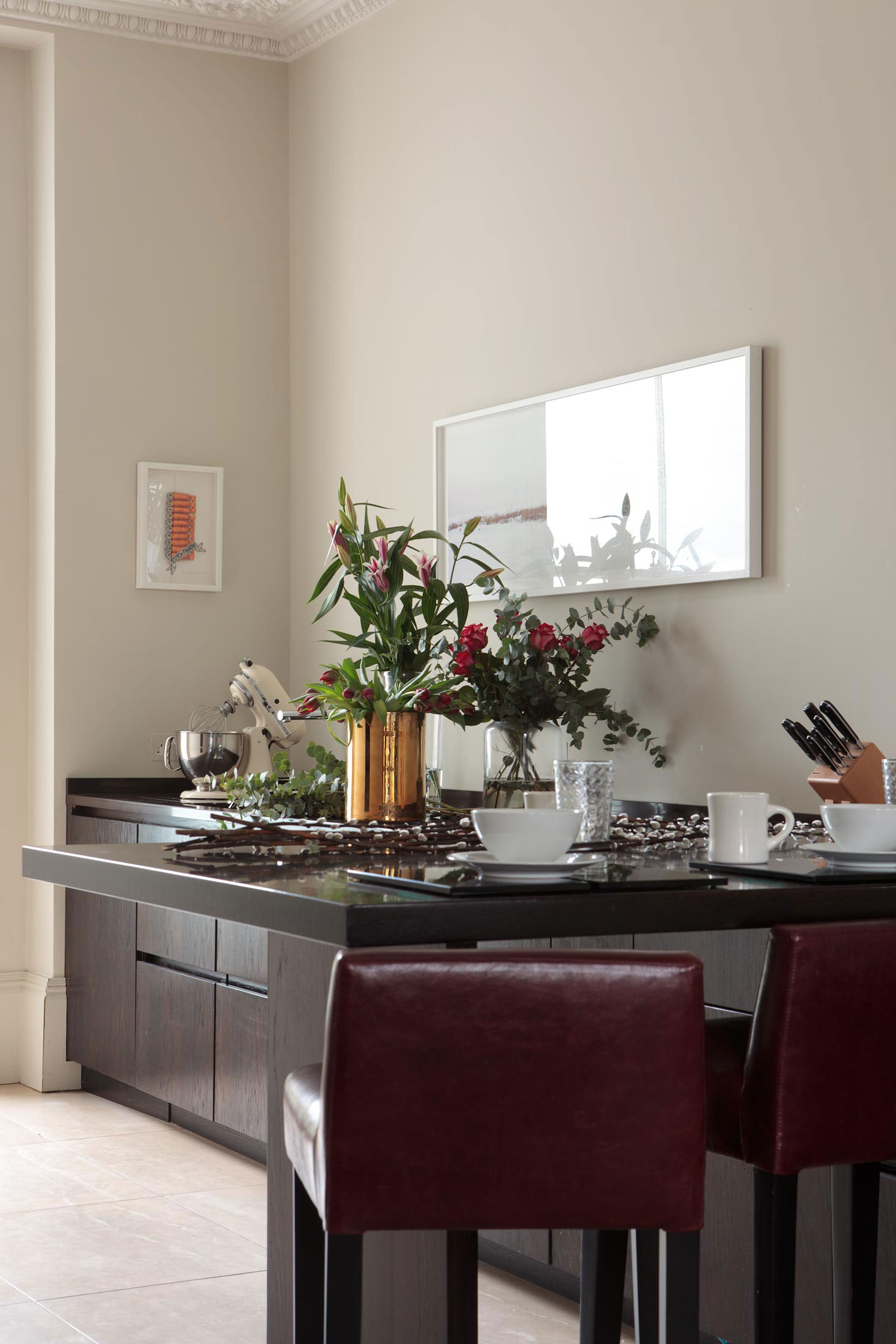 A Chic and Stylish Contemporary House in London, England by Staffan Tollgard Design Group (7)