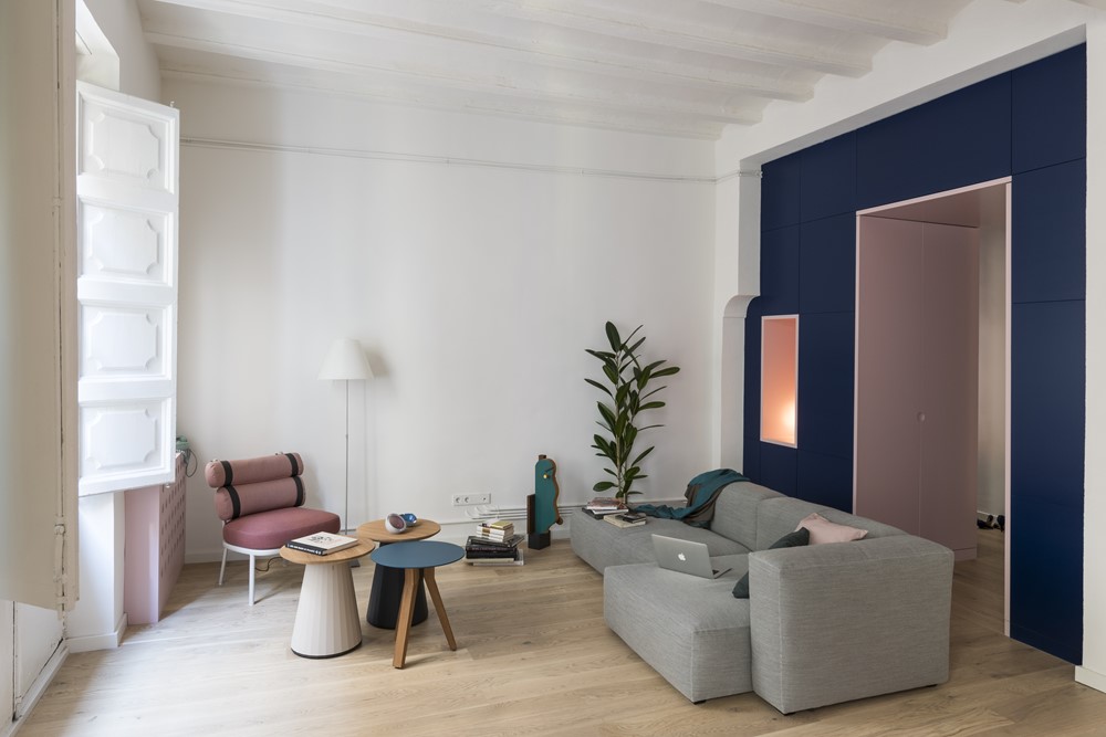 A Colorful, Vibrant Apartment for a Young Woman in Barcelona by CaSA - Colombo and Serboli Architecture (12)