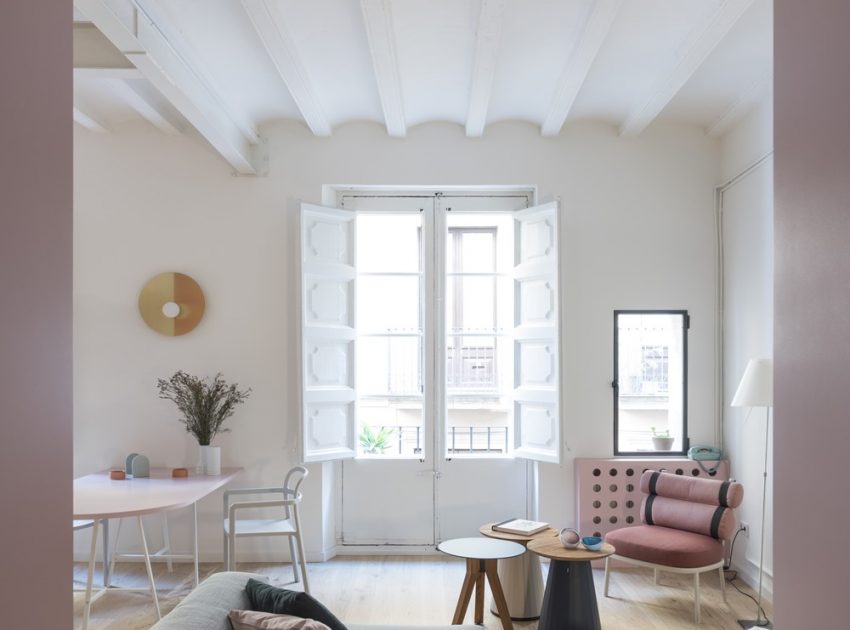 A Colorful, Vibrant Apartment for a Young Woman in Barcelona by CaSA - Colombo and Serboli Architecture (14)