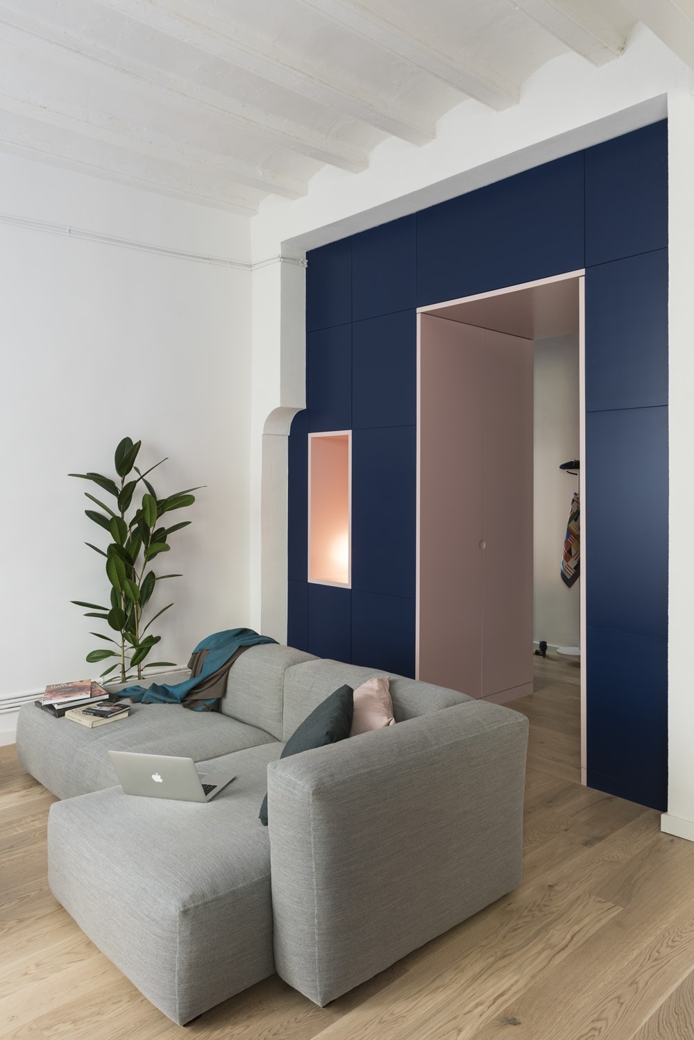 A Colorful, Vibrant Apartment for a Young Woman in Barcelona by CaSA - Colombo and Serboli Architecture (15)