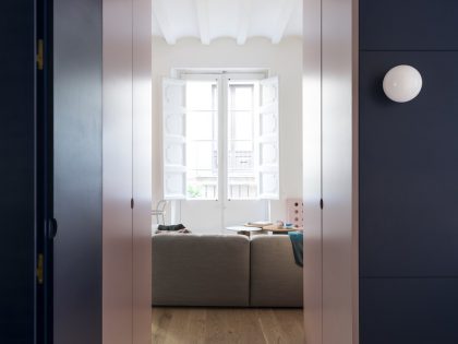 A Colorful, Vibrant Apartment for a Young Woman in Barcelona by CaSA - Colombo and Serboli Architecture (17)