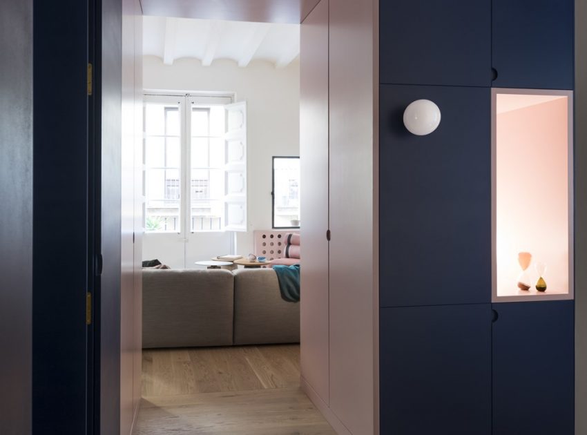 A Colorful, Vibrant Apartment for a Young Woman in Barcelona by CaSA - Colombo and Serboli Architecture (19)