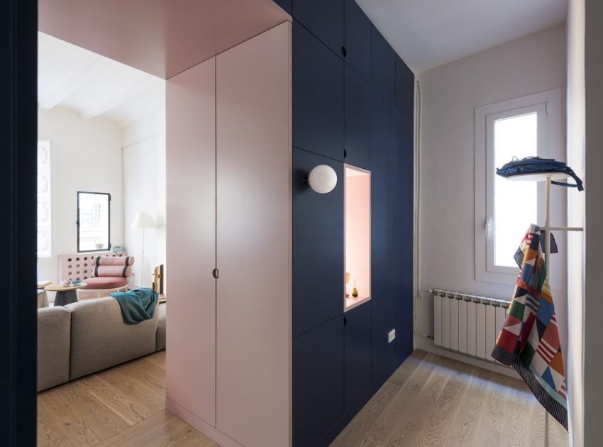 A Colorful, Vibrant Apartment for a Young Woman in Barcelona by CaSA - Colombo and Serboli Architecture (20)