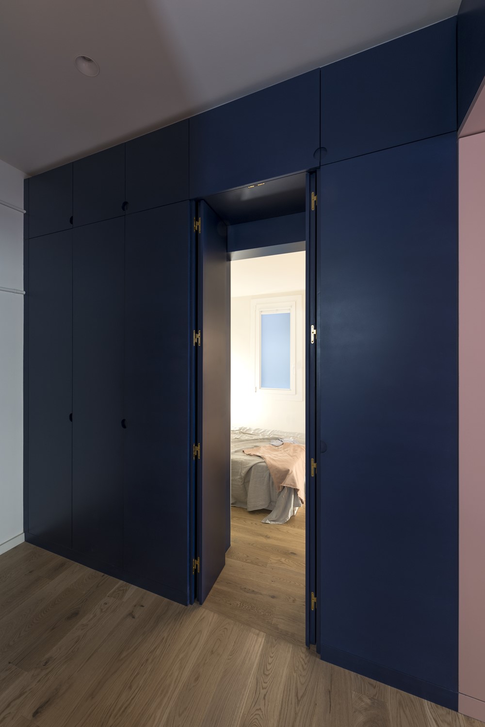 A Colorful, Vibrant Apartment for a Young Woman in Barcelona by CaSA - Colombo and Serboli Architecture (22)