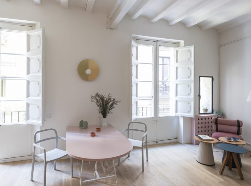 A Colorful, Vibrant Apartment for a Young Woman in Barcelona by CaSA - Colombo and Serboli Architecture (8)