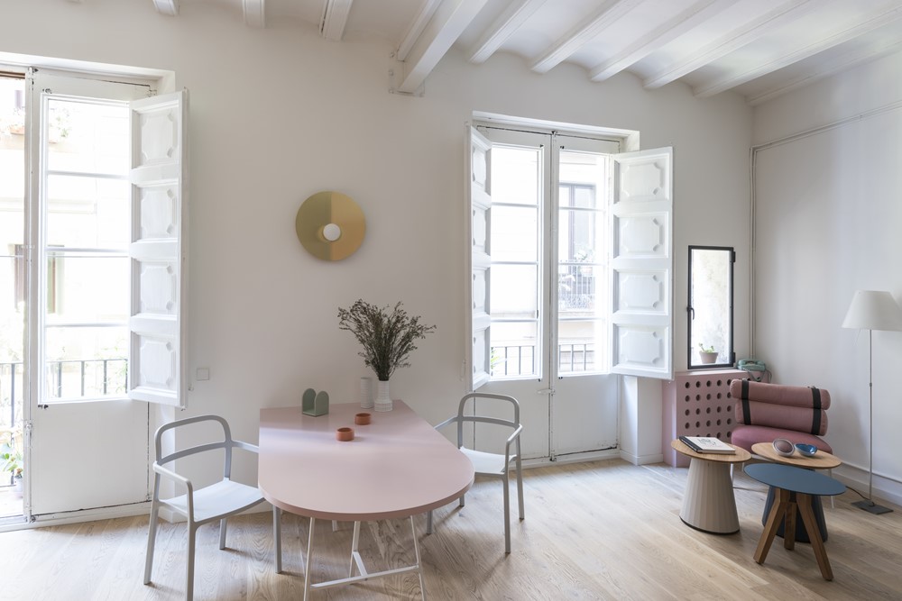 A Colorful, Vibrant Apartment for a Young Woman in Barcelona by CaSA - Colombo and Serboli Architecture (8)