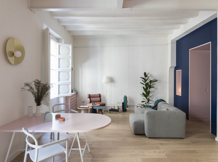 A Colorful, Vibrant Apartment for a Young Woman in Barcelona by CaSA - Colombo and Serboli Architecture (9)