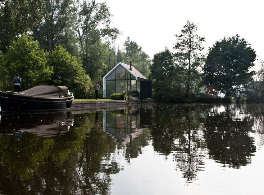 A Comfortable and Cozy House with Wonderful Views in the Loosdrechtse Plas by 2by4-architects (2)