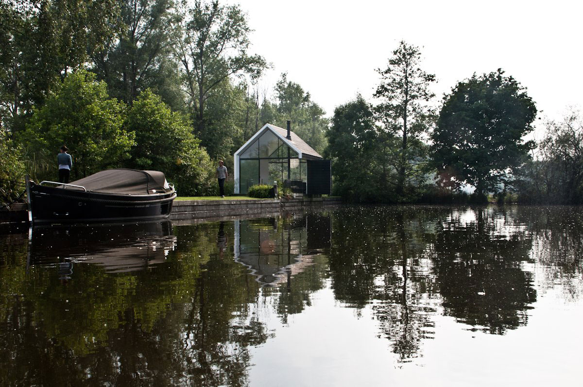 A Comfortable and Cozy House with Wonderful Views in the Loosdrechtse Plas by 2by4-architects (2)