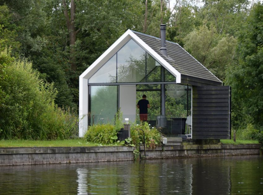 A Comfortable and Cozy House with Wonderful Views in the Loosdrechtse Plas by 2by4-architects (4)
