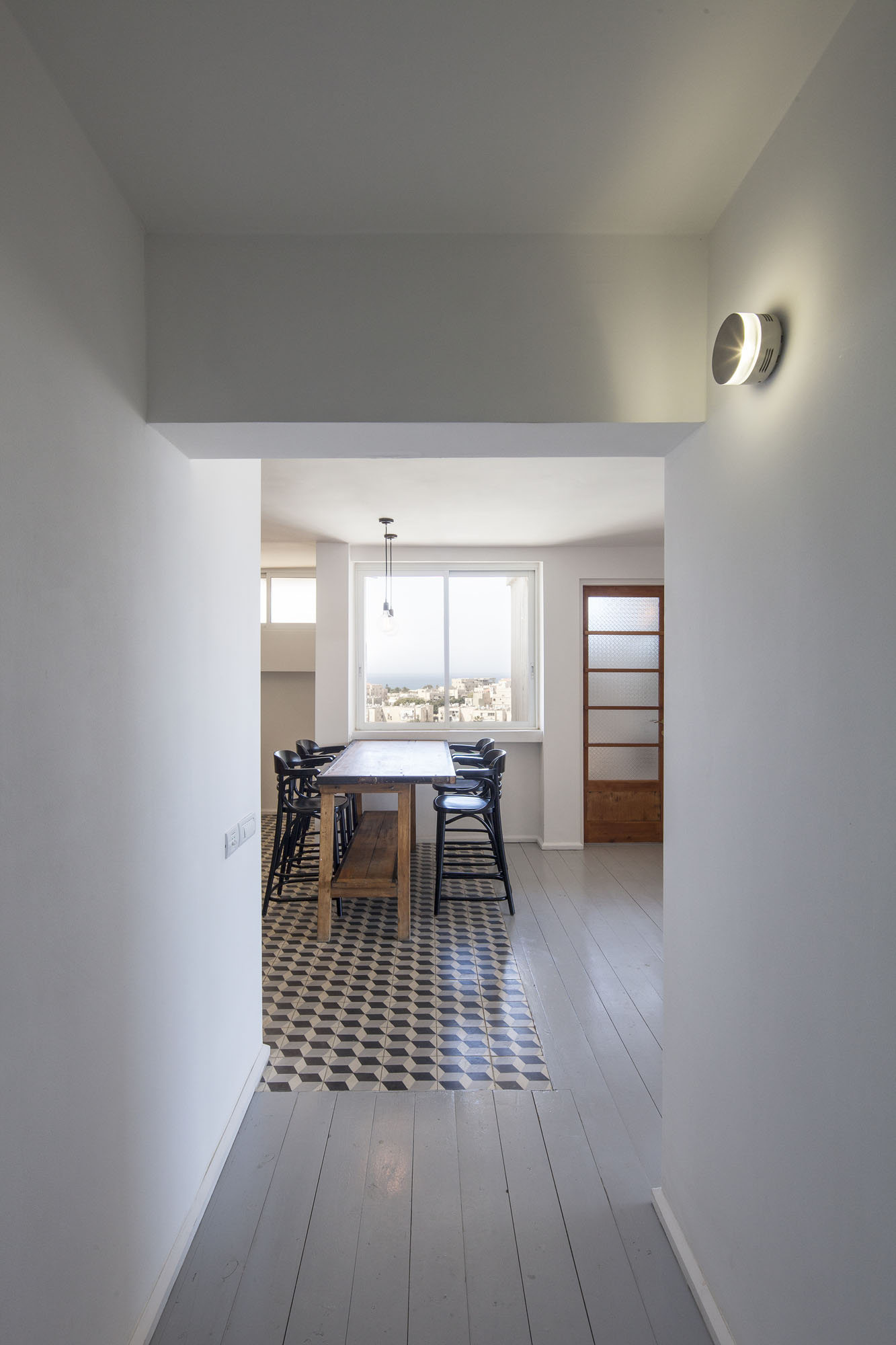 A Contemporary Apartment for a Young Couple, an Interior Designer and a Graphic Designer in Jaffa by Henkin Shavit Architecture & Design (12)