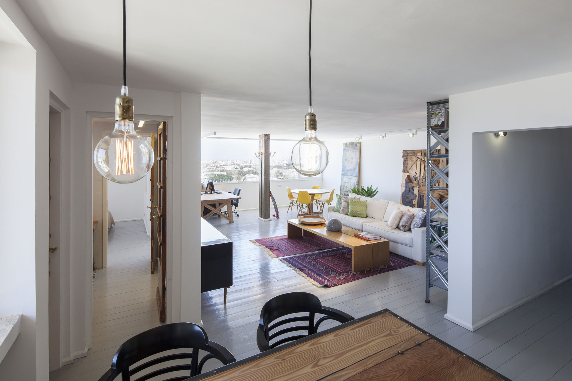 A Contemporary Apartment for a Young Couple, an Interior Designer and a Graphic Designer in Jaffa by Henkin Shavit Architecture & Design (4)