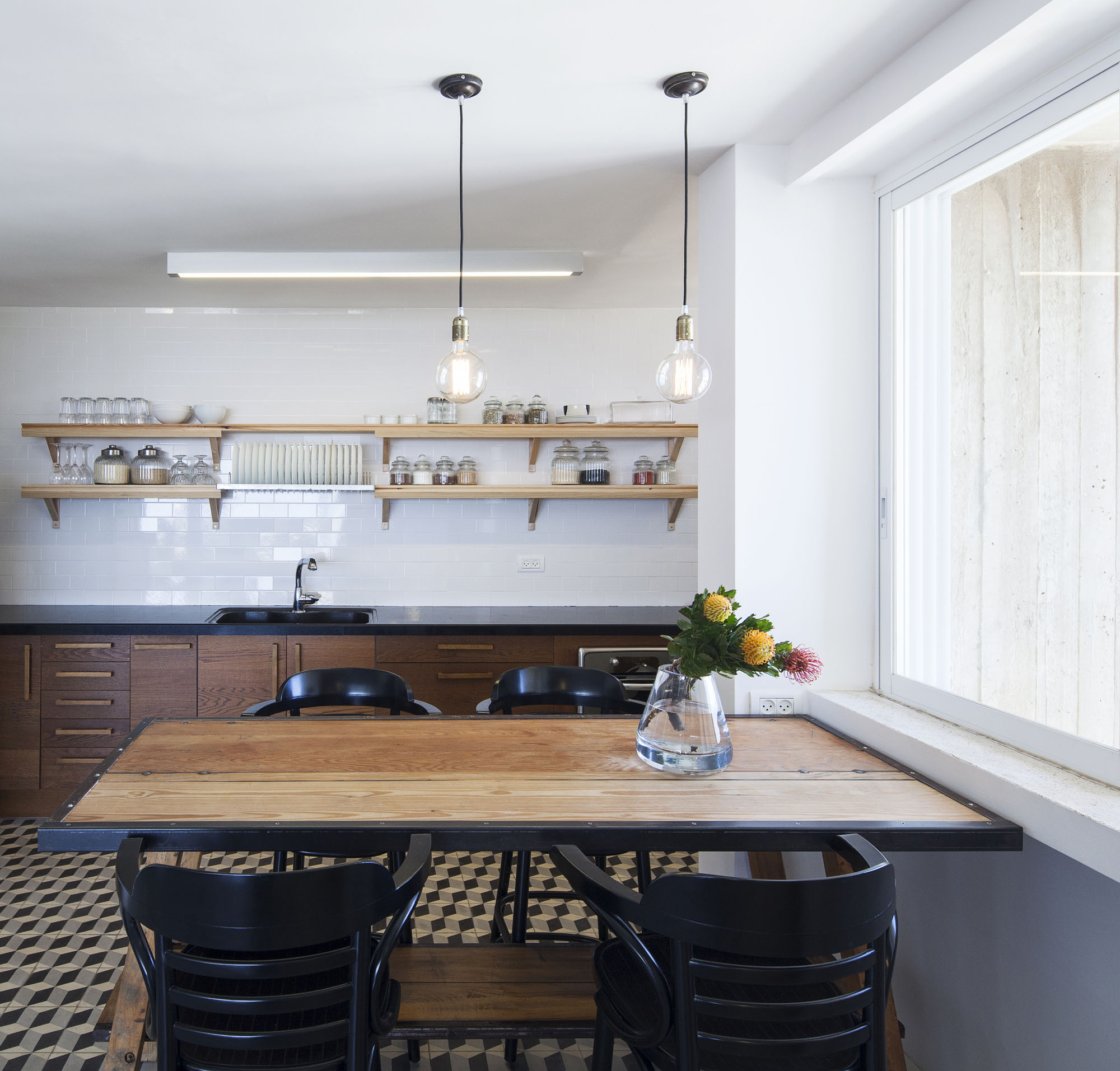 A Contemporary Apartment for a Young Couple, an Interior Designer and a Graphic Designer in Jaffa by Henkin Shavit Architecture & Design (5)