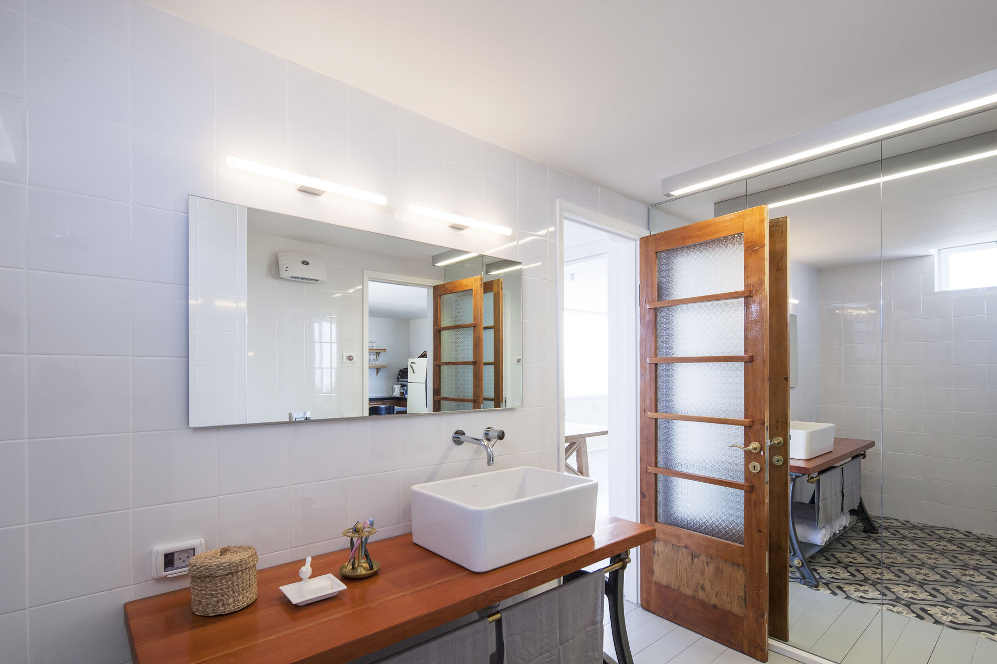 A Contemporary Apartment for a Young Couple, an Interior Designer and a Graphic Designer in Jaffa by Henkin Shavit Architecture & Design (9)