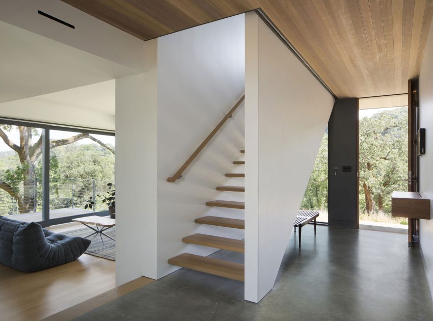 A Contemporary Home Features Patio with Cantilevered Deck in San Anselmo by Shands Studio (10)