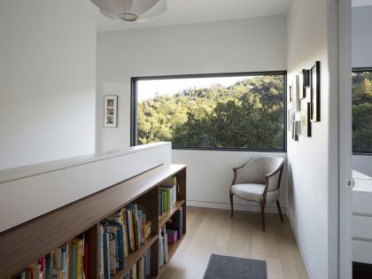 A Contemporary Home Features Patio with Cantilevered Deck in San Anselmo by Shands Studio (11)