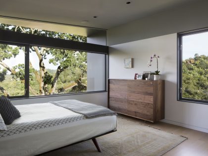 A Contemporary Home Features Patio with Cantilevered Deck in San Anselmo by Shands Studio (12)