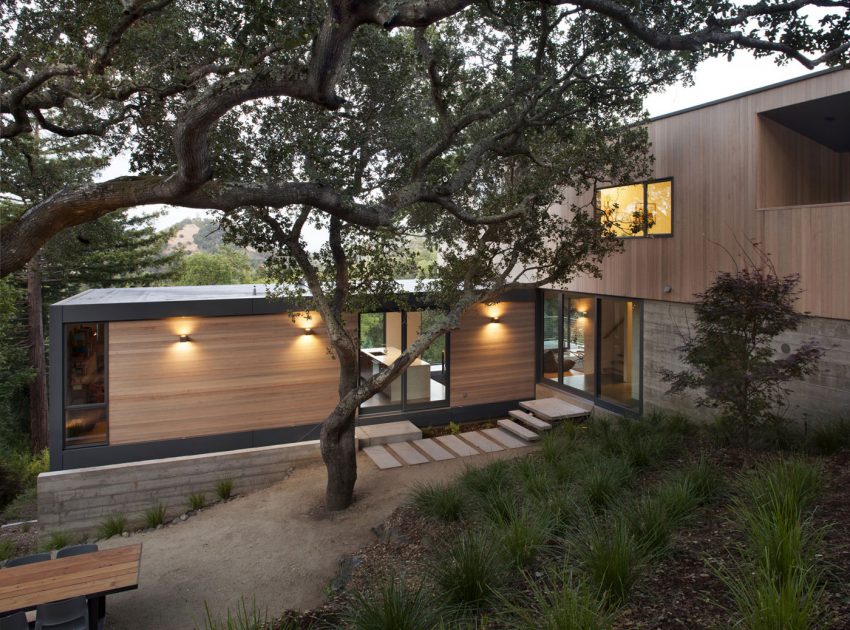 A Contemporary Home Features Patio with Cantilevered Deck in San Anselmo by Shands Studio (13)