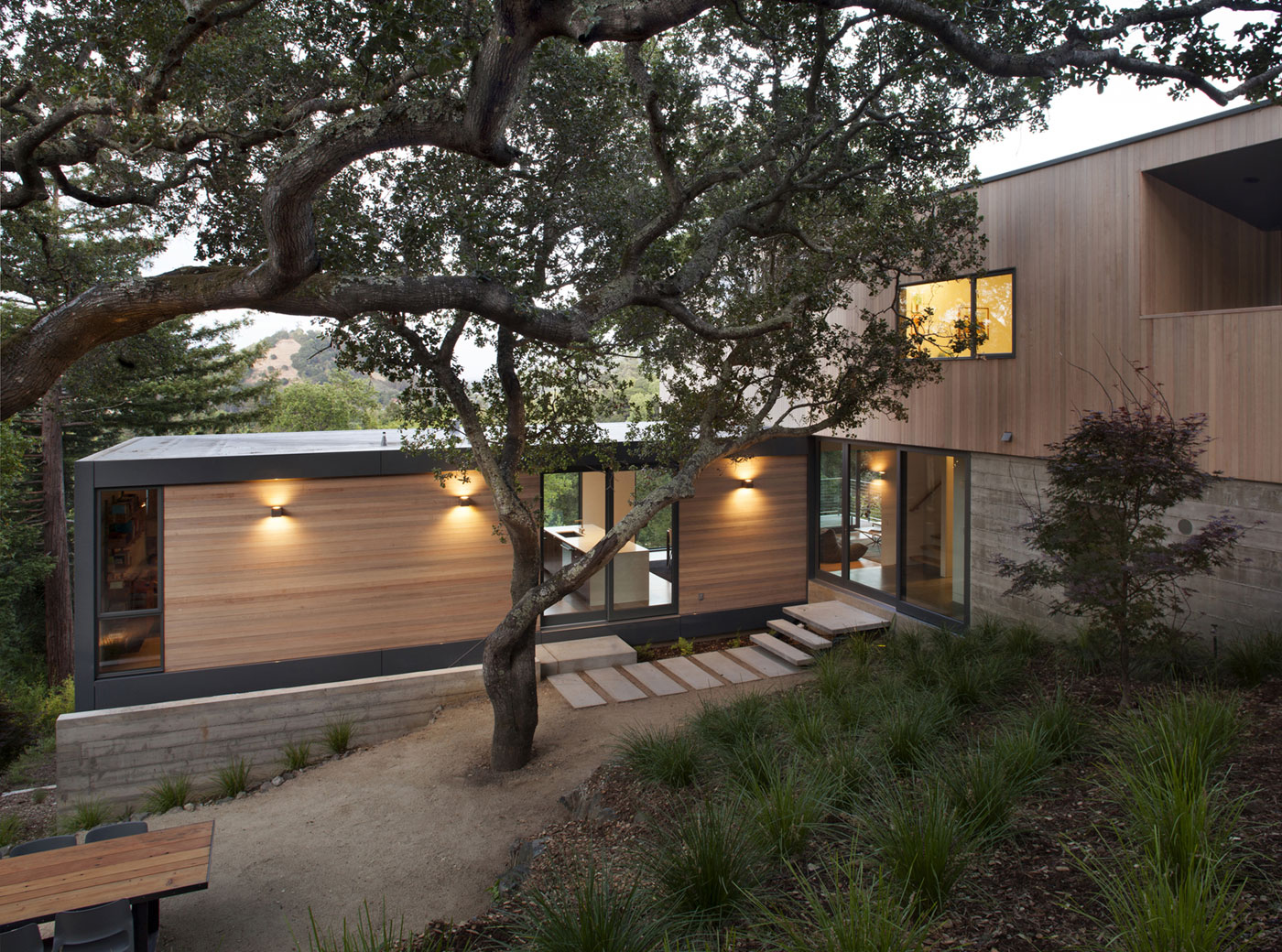 A Contemporary Home Features Patio with Cantilevered Deck in San Anselmo by Shands Studio (13)