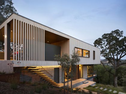 A Contemporary Home Features Patio with Cantilevered Deck in San Anselmo by Shands Studio (14)