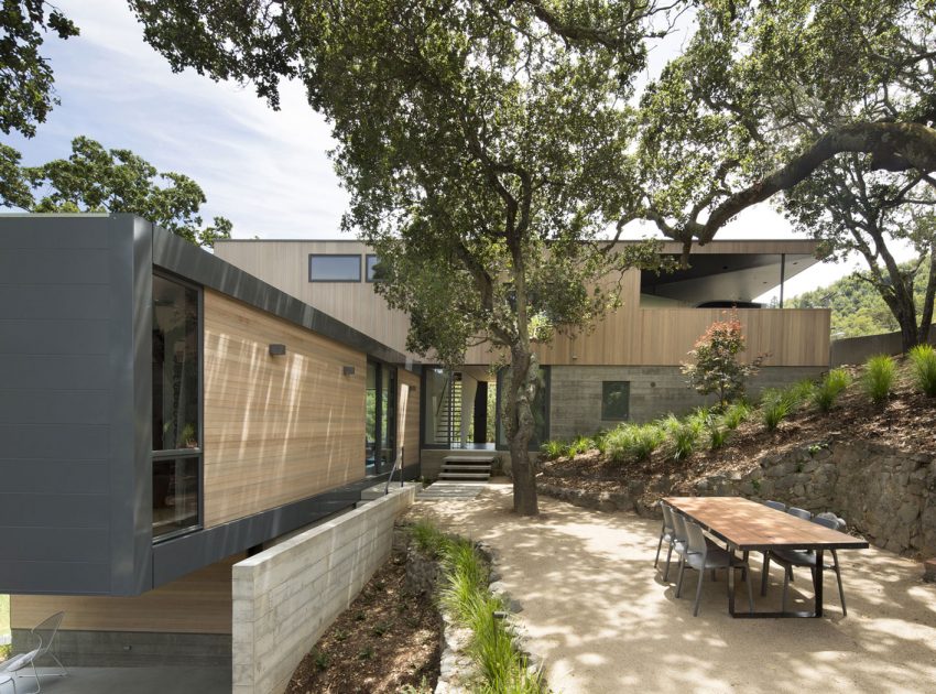 A Contemporary Home Features Patio with Cantilevered Deck in San Anselmo by Shands Studio (2)