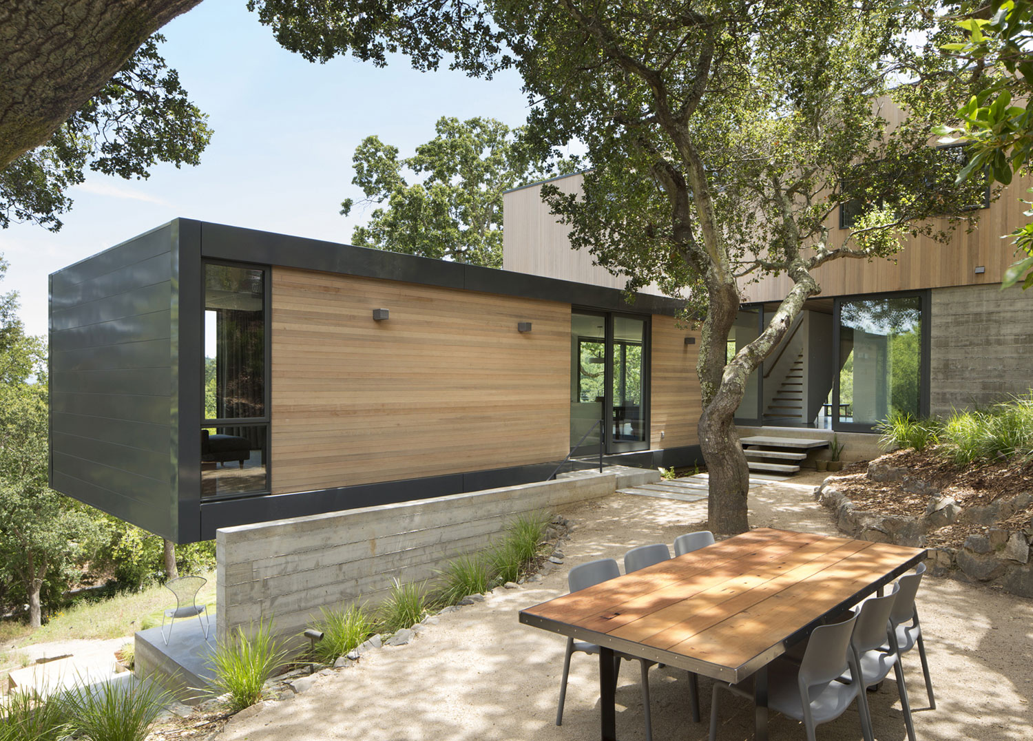 A Contemporary Home Features Patio with Cantilevered Deck in San Anselmo by Shands Studio (3)