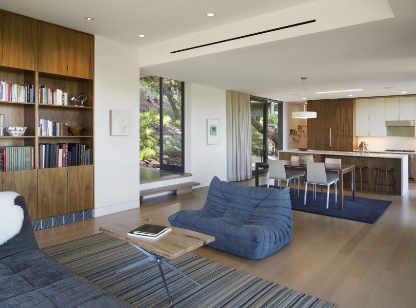 A Contemporary Home Features Patio with Cantilevered Deck in San Anselmo by Shands Studio (5)