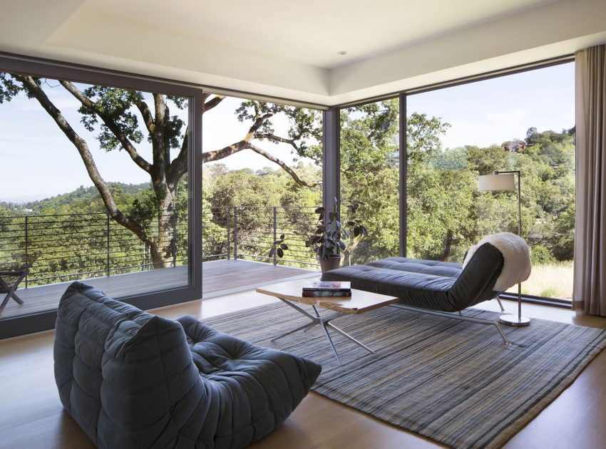 A Contemporary Home Features Patio with Cantilevered Deck in San Anselmo by Shands Studio (6)