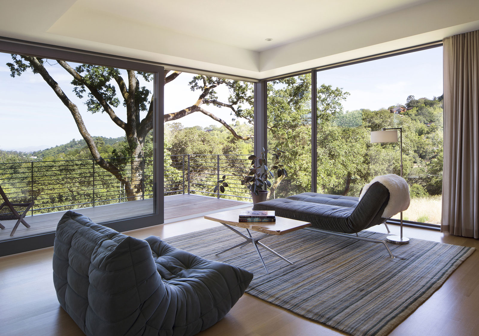 A Contemporary Home Features Patio with Cantilevered Deck in San Anselmo by Shands Studio (6)