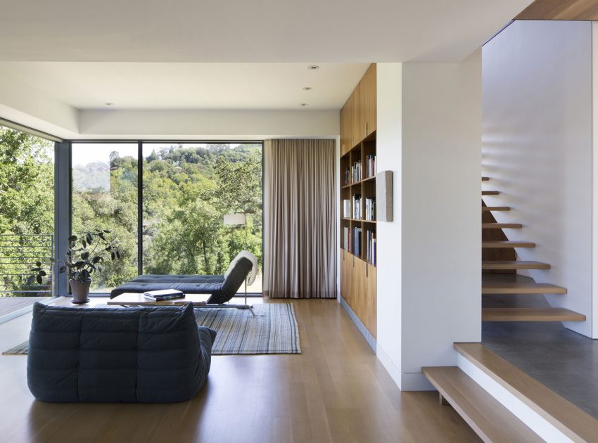 A Contemporary Home Features Patio with Cantilevered Deck in San Anselmo by Shands Studio (7)