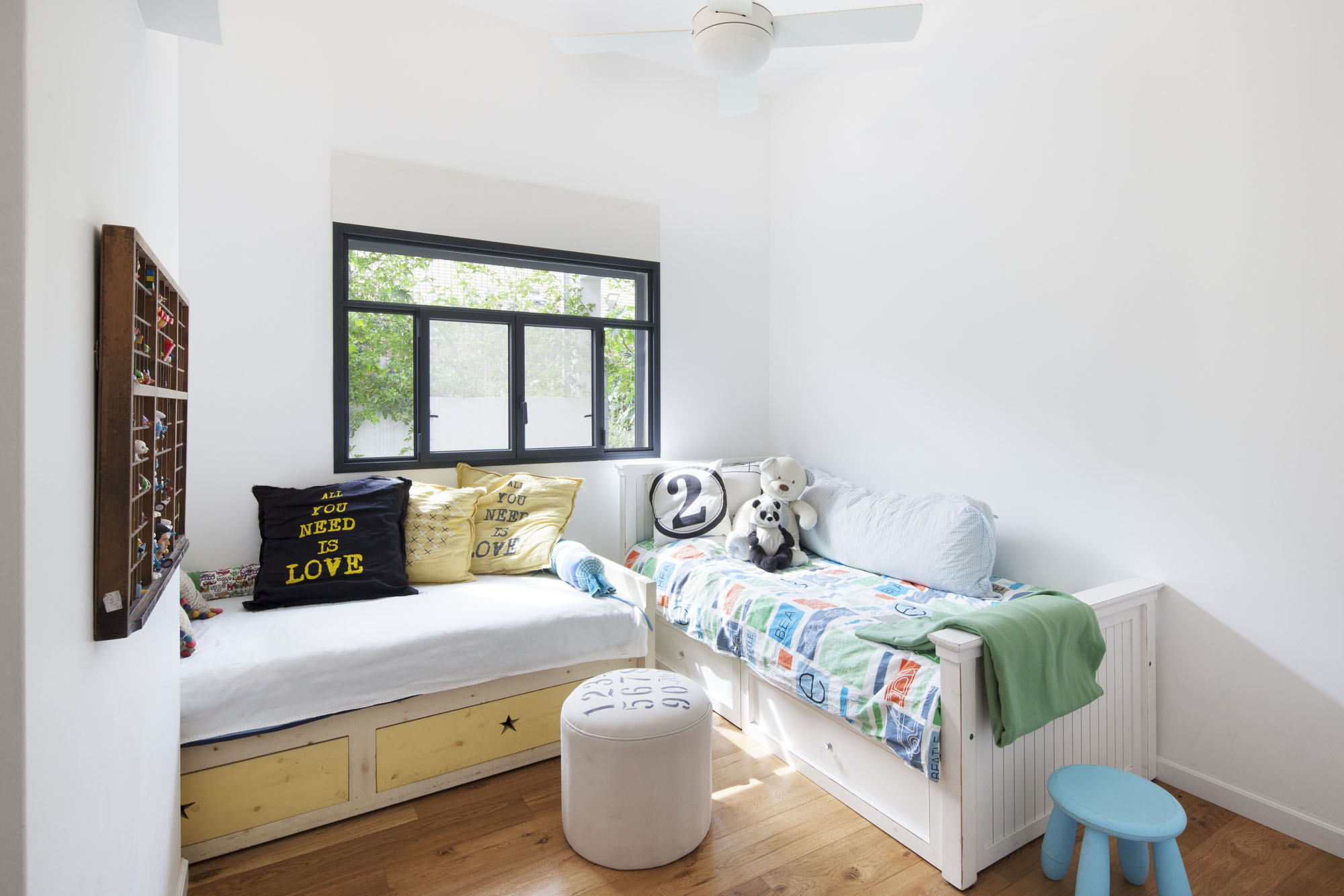 A Contemporary Home Focused on Natural Materials and Simplicity in Tel Aviv by Henkin Shavit Architecture & Design (15)