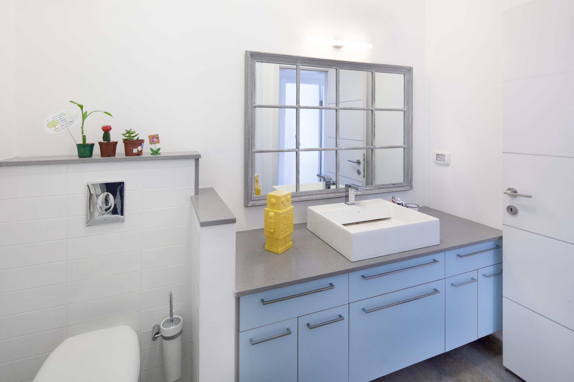 A Contemporary Home Focused on Natural Materials and Simplicity in Tel Aviv by Henkin Shavit Architecture & Design (17)