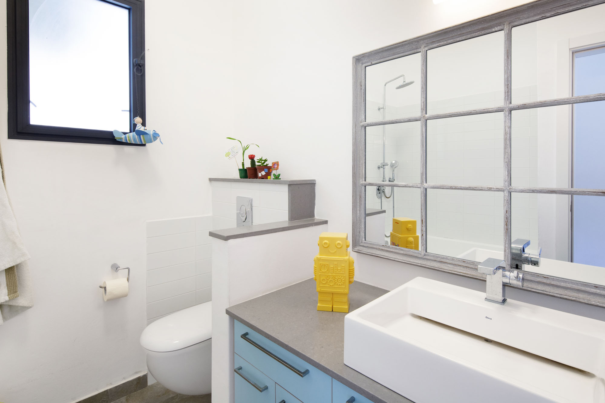 A Contemporary Home Focused on Natural Materials and Simplicity in Tel Aviv by Henkin Shavit Architecture & Design (18)