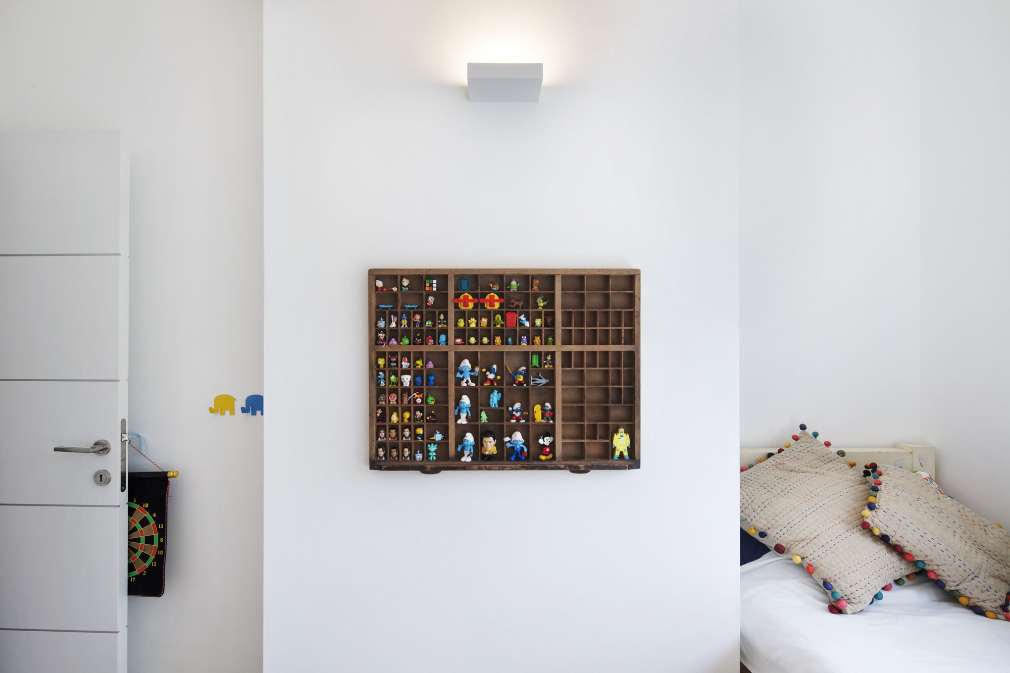 A Contemporary Home Focused on Natural Materials and Simplicity in Tel Aviv by Henkin Shavit Architecture & Design (20)