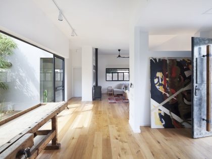 A Contemporary Home Focused on Natural Materials and Simplicity in Tel Aviv by Henkin Shavit Architecture & Design (9)