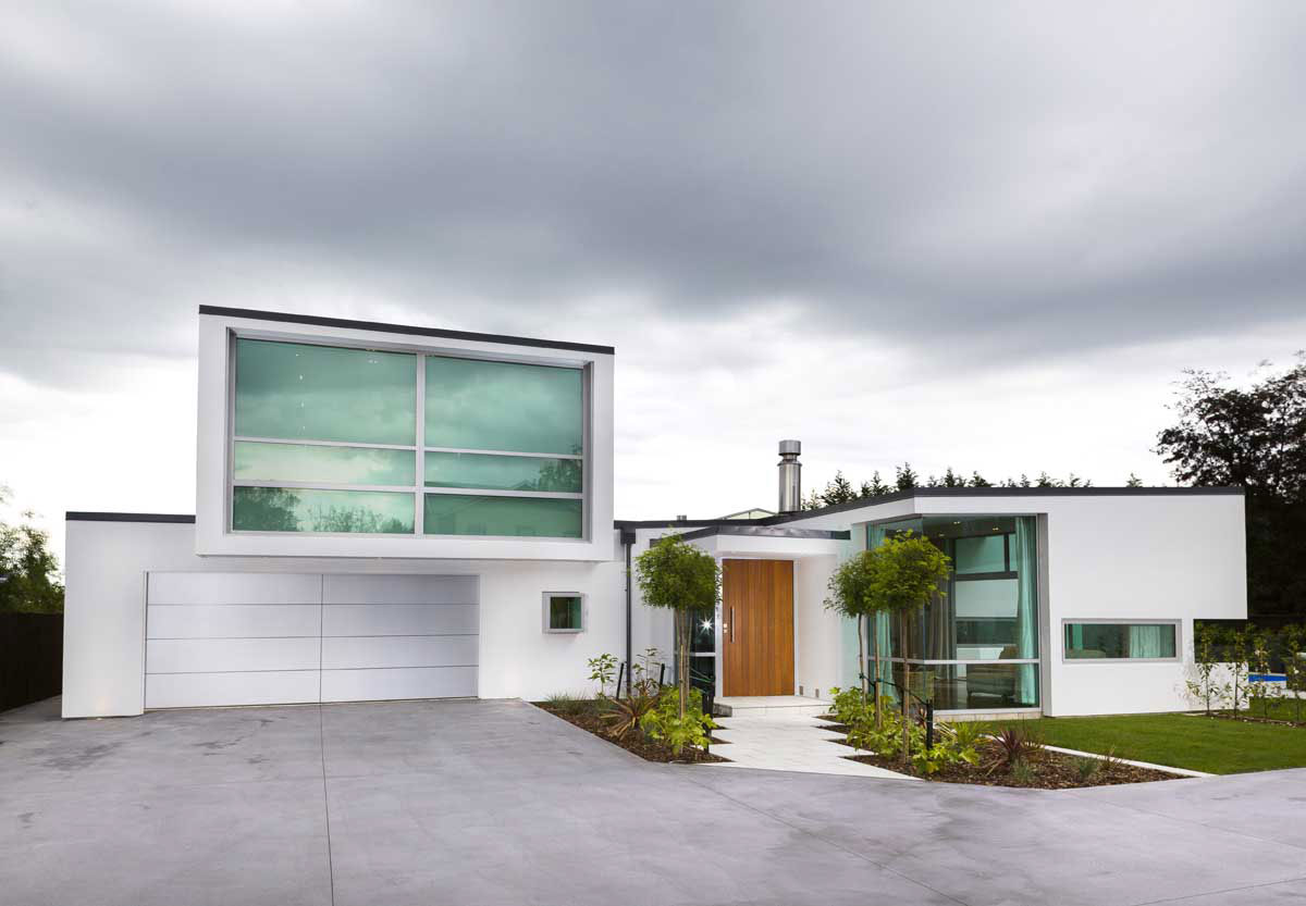 A Contemporary Home with Clean Lines and White Single Volumes Shape in Greytown, New Zealand by Casas Design + Architecture Studio (1)