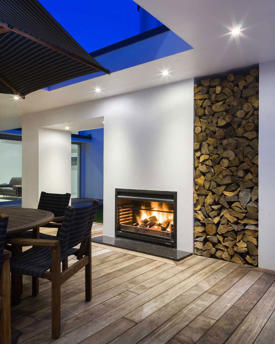 A Contemporary Home with Clean Lines and White Single Volumes Shape in Greytown, New Zealand by Casas Design + Architecture Studio (14)