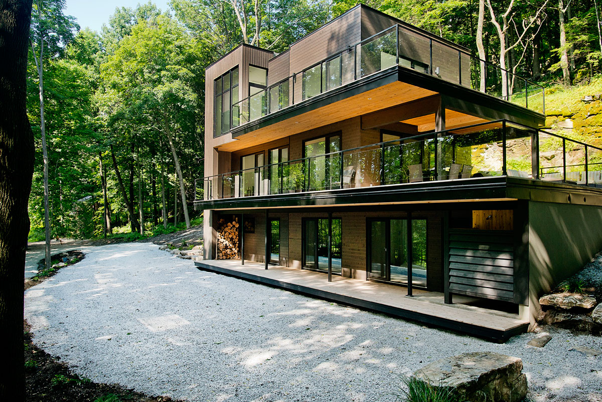 A Contemporary House with a Privileged Natural Environment of Lakes and Mountains in Quebec by Boom Town (1)