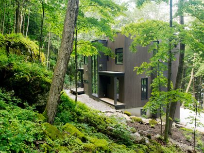 A Contemporary House with a Privileged Natural Environment of Lakes and Mountains in Quebec by Boom Town (10)