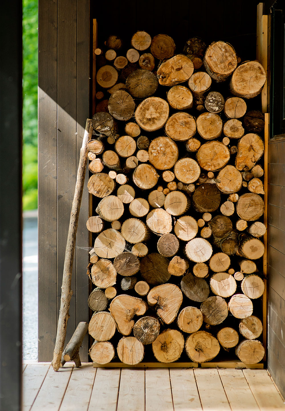 A Contemporary House with a Privileged Natural Environment of Lakes and Mountains in Quebec by Boom Town (13)