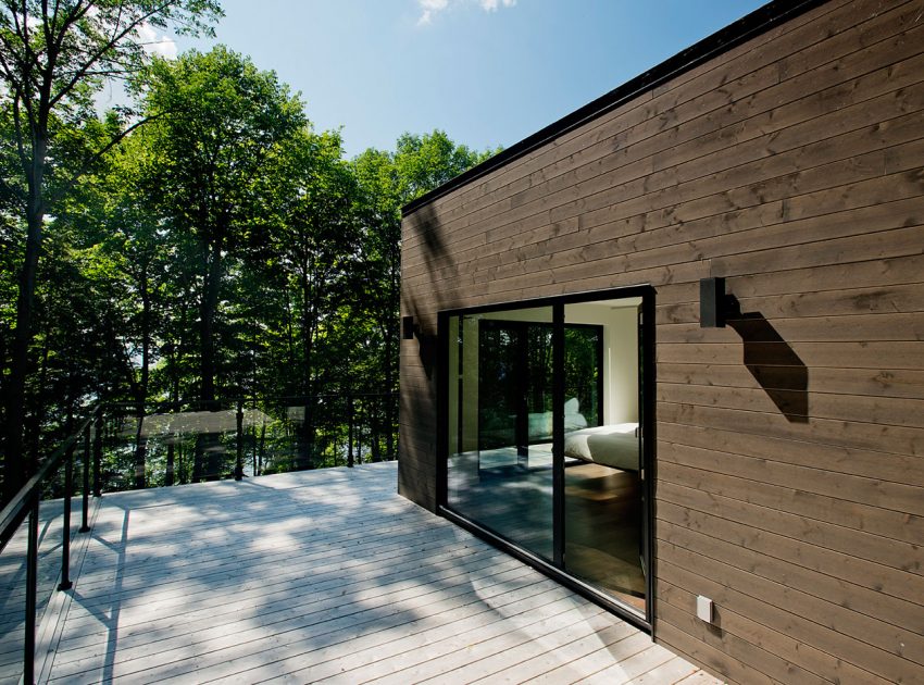 A Contemporary House with a Privileged Natural Environment of Lakes and Mountains in Quebec by Boom Town (15)