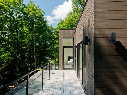 A Contemporary House with a Privileged Natural Environment of Lakes and Mountains in Quebec by Boom Town (16)