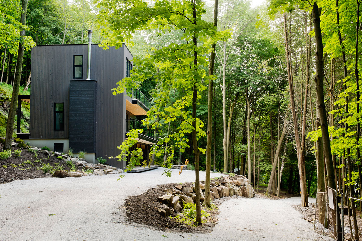 A Contemporary House with a Privileged Natural Environment of Lakes and Mountains in Quebec by Boom Town (17)