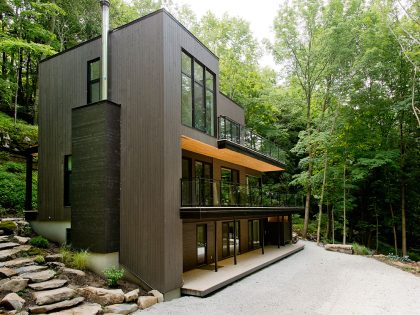 A Contemporary House with a Privileged Natural Environment of Lakes and Mountains in Quebec by Boom Town (18)