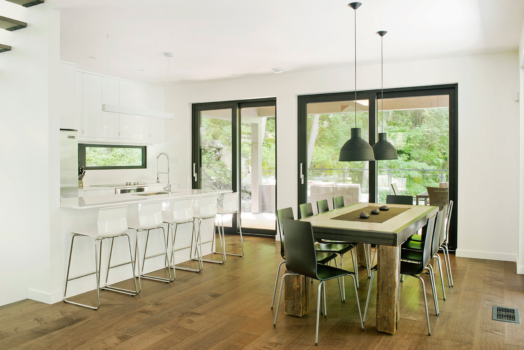 A Contemporary House with a Privileged Natural Environment of Lakes and Mountains in Quebec by Boom Town (23)